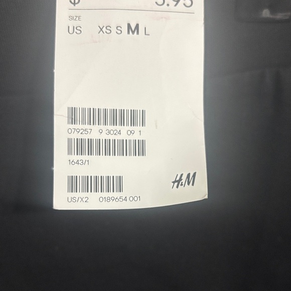 H&M Sleek Black Mini Skirt - Picture 3 of 3